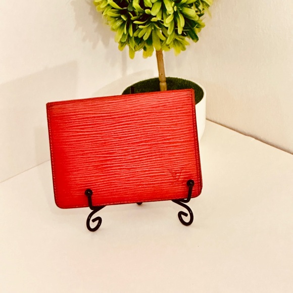 Louis Vuitton Vernies Vibrant Red color ID and Card Holder - Picture 1 of 12